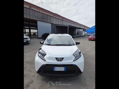 Toyota Aygo X  -  1.0 active 72cv s-cvt Bianco usata Piacenza
