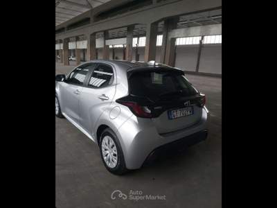 Toyota Yaris  - yaris 1.5h active Argento usata Piacenza