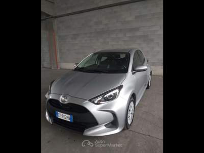 Toyota Yaris  - yaris 1.5h active Argento usata Piacenza