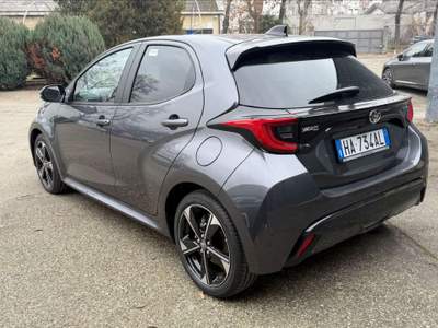 Toyota Yaris  - yaris 1.5h 130 lounge Grigio usata Piacenza