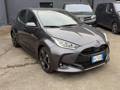 Toyota Yaris  - yaris 1.5h 130 lounge Grigio usata Piacenza