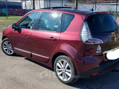 Renault Scénic gancio traino  Rosso usata Parma