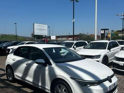 Volkswagen Golf 1.5 TGI DSG Life NEO PATENTATI Bianco usata Scandicci