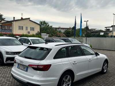 Audi A4 Avant 30 TDI/136 CV S tronic Business Bianco usata Scandicci