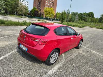 Alfa Romeo Giulietta Tenuta benissimo: sempre in box. No fumatori, animali e bambini. Rosso usata Settimo Torinese