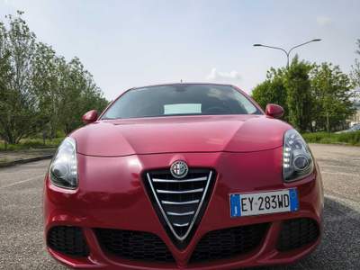 Alfa Romeo Giulietta Tenuta benissimo: sempre in box. No fumatori, animali e bambini. Rosso usata Settimo Torinese