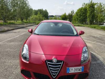 Alfa Romeo Giulietta Tenuta benissimo: sempre in box. No fumatori, animali e bambini. Rosso usata Settimo Torinese