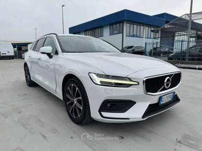Volvo V60 2.0 b4 197cv Momentum BUSINESS PRO - GG232RK Bianco usata Basiliano