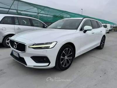 Volvo V60 2.0 b4 197cv Momentum BUSINESS PRO - GG232RK Bianco usata Basiliano