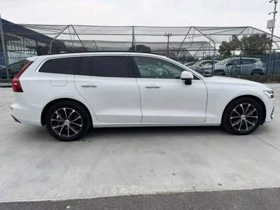 Volvo V60 2.0 b4 197cv Momentum BUSINESS PRO - GG232RK Bianco usata Basiliano