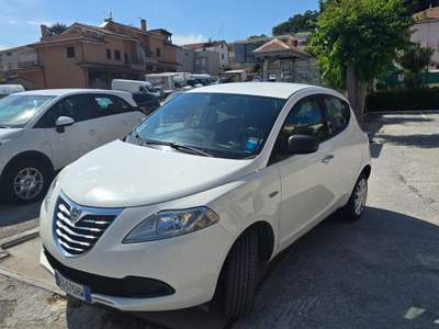 Lancia Ypsilon Ypsilon 0.9 t.air Gold ecochic metano 80cv Bianco usata Civitanova Marche