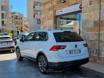 Volkswagen Tiguan SCR DSG Life Bianco usata Altamura