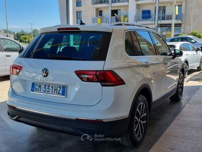 Volkswagen Tiguan SCR DSG Life Bianco usata Altamura