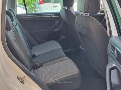 Volkswagen Tiguan SCR DSG Life Bianco usata Altamura