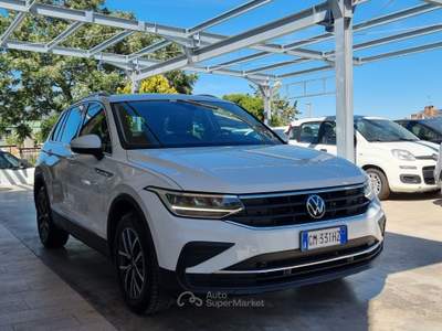 Volkswagen Tiguan SCR DSG Life Bianco usata Altamura