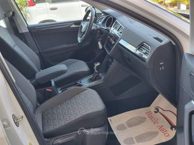 Volkswagen Tiguan SCR DSG Life Bianco usata Altamura