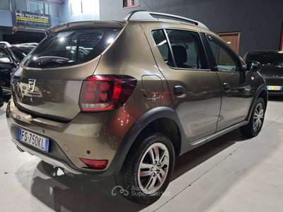 Dacia Sandero Stepway Benzina Neopatentati Km 75.000 usata Sedriano