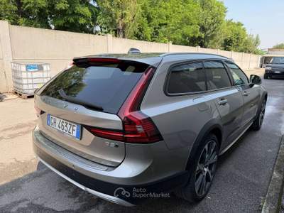 Volvo V90 Cross Country 2.0 b5 Business Pro awd auto Oro usata Cremona