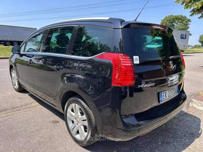 Peugeot 5008 5008 I 2011 1.6 e-hdi 8v Family s Nero usata Inzago