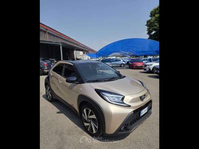 Toyota Aygo X  -  1.0 lounge 72cv Giallo usata Piacenza