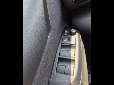 Toyota Yaris  - yaris 1.5h trend Blu/Azzurro usata Piacenza