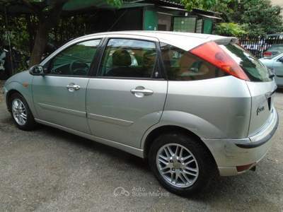 Ford Focus  5p 1.6i 16v Ghia FL Grigio usata Roma