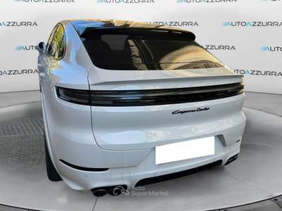 Porsche Cayenne Coupé 4.0 V8 Turbo E-Hybrid | IVA, MATRIX, 22", SPORTDESIGN, PCCB Bianco usata Suzzara