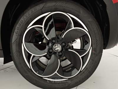 Alfa Romeo Junior 1.2 145 CV Hybrid eDCT6 Speciale + Tetto bicolor Nero Rosso usata Capua