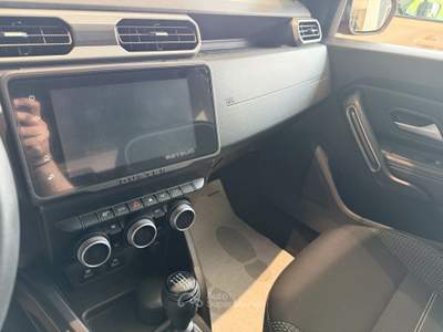 Dacia Duster 1.0 TCe 4x2 100cv Eco-G Journey Up Arancione usata Salerno