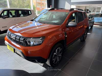 Dacia Duster 1.0 TCe 4x2 100cv Eco-G Journey Up Arancione usata Salerno