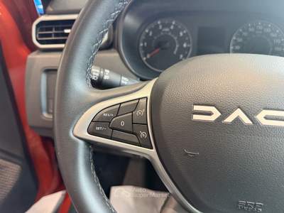 Dacia Duster 1.0 TCe 4x2 100cv Eco-G Journey Up Arancione usata Salerno