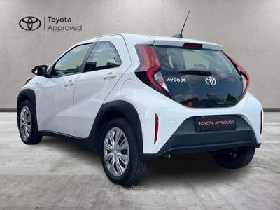 Toyota Aygo X 1.0B (72 CV) Active S-CVT Bianco usata Varese