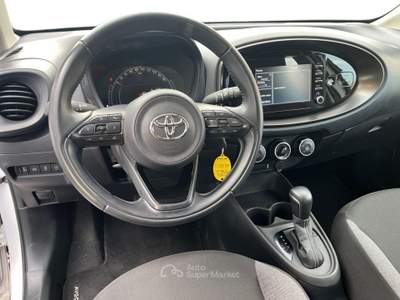 Toyota Aygo X 1.0B (72 CV) Active S-CVT Bianco usata Varese