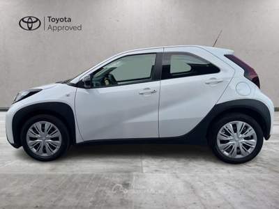 Toyota Aygo X 1.0B (72 CV) Active S-CVT Bianco usata Varese