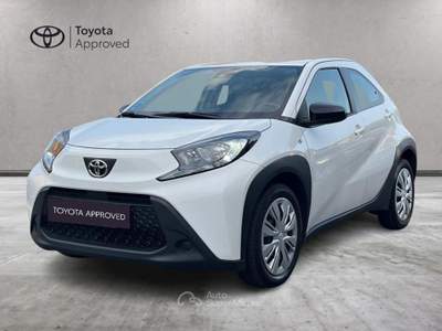 Toyota Aygo X 1.0B (72 CV) Active S-CVT Bianco usata Varese