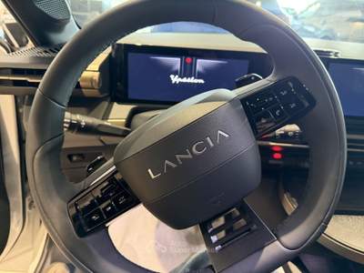 Lancia Ypsilon Ypsilon 1.2 mhev LX 110cv e-dct Bianco usata Salerno