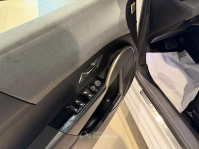 Lancia Ypsilon Ypsilon 1.2 mhev LX 110cv e-dct Bianco usata Salerno