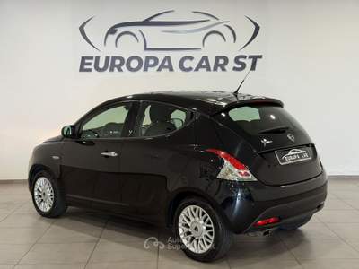 Lancia Ypsilon 1.3 MultiJet 95 cv Stop & Start Silver Nero usata Caresanablot