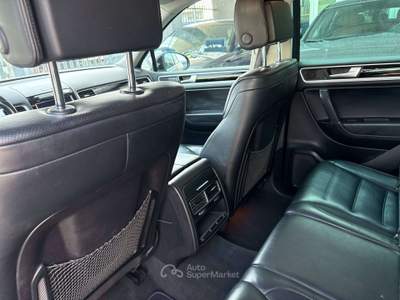 Volkswagen Touareg 3.0 V6 tdi  204cv tiptronic Nero usata Lallio