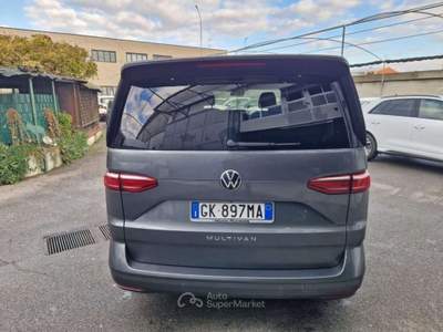 Volkswagen Multivan 2.0 TDI 150CV DSG Life Grigio usata Bareggio