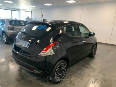 Lancia Ypsilon 1.0 Benzina Hybrid Ecochic Gold 5 Porte Nero usata Qualiano