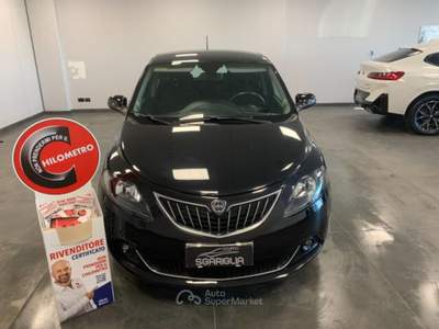 Lancia Ypsilon 1.0 Benzina Hybrid Ecochic Gold 5 Porte Nero usata Qualiano