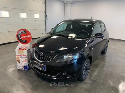 Lancia Ypsilon 1.0 Benzina Hybrid Ecochic Gold 5 Porte Nero usata Qualiano