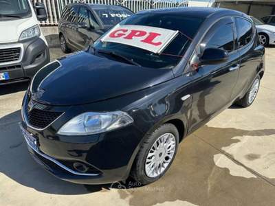 Lancia Ypsilon GPL Gold Nero usata Qualiano