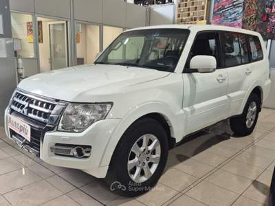Mitsubishi Pajero 3.2 DI-D 16V aut. 5p. Intense DPF Bianco usata Milano
