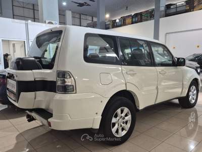 Mitsubishi Pajero 3.2 DI-D 16V aut. 5p. Intense DPF Bianco usata Milano