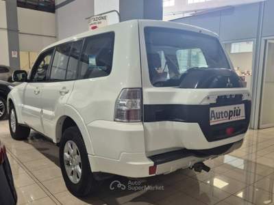 Mitsubishi Pajero 3.2 DI-D 16V aut. 5p. Intense DPF Bianco usata Milano