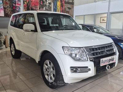 Mitsubishi Pajero 3.2 DI-D 16V aut. 5p. Intense DPF Bianco usata Milano