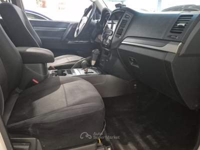 Mitsubishi Pajero 3.2 DI-D 16V aut. 5p. Intense DPF Bianco usata Milano