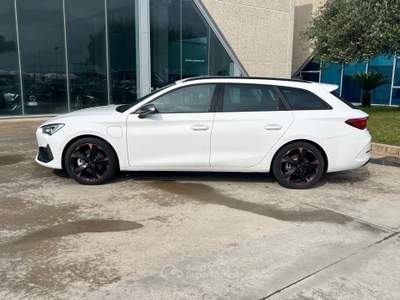Cupra Leon Sportstourer 1.4 e-HYBRID 204 CV DSG T-stock 2025 Bianco usata Gela
